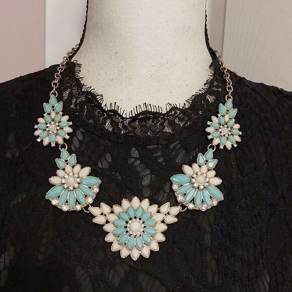 Talbots Mint Green and Cream Flower Motif Statement Necklace - Picture 1 of 8